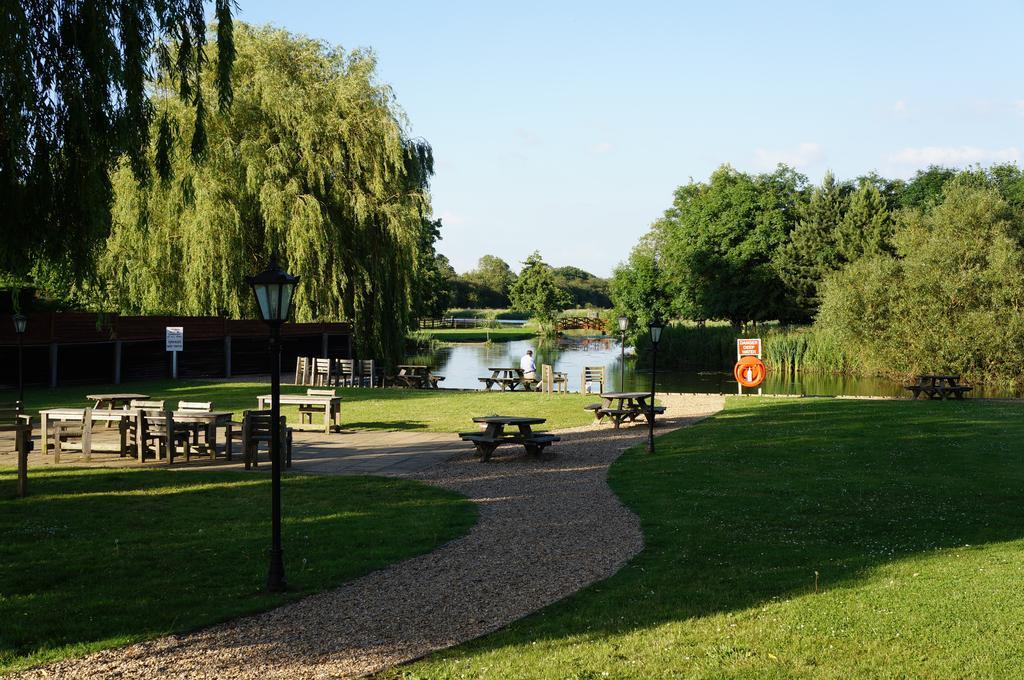 Queens Head Inn Nassington المظهر الخارجي الصورة