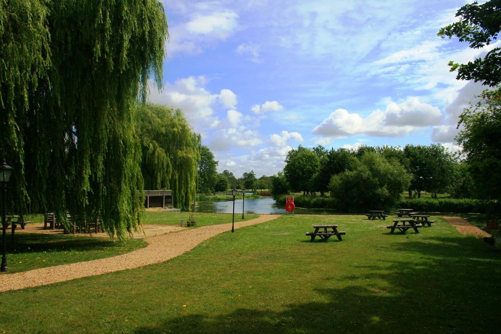 Queens Head Inn Nassington المظهر الخارجي الصورة