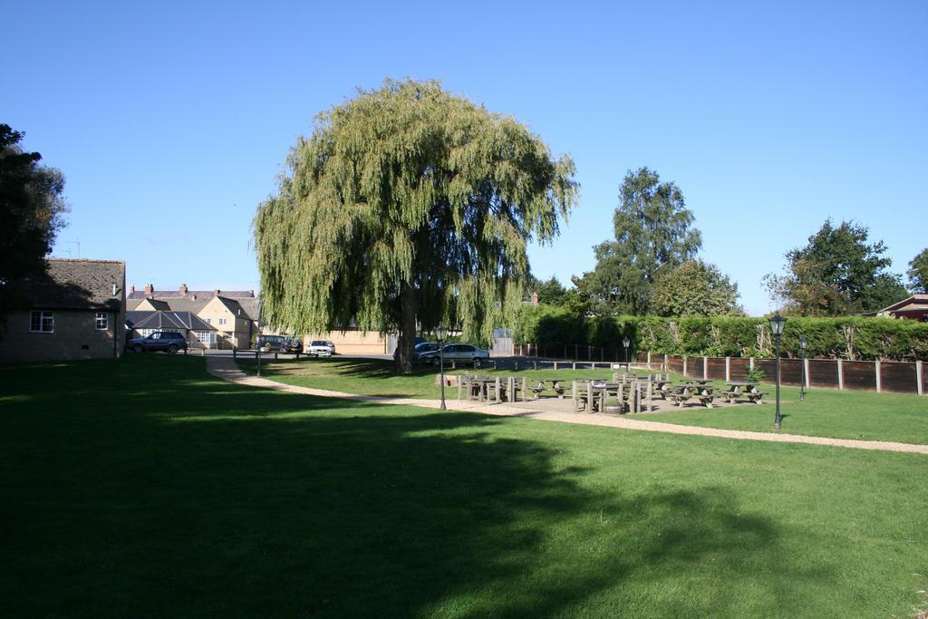 Queens Head Inn Nassington المظهر الخارجي الصورة