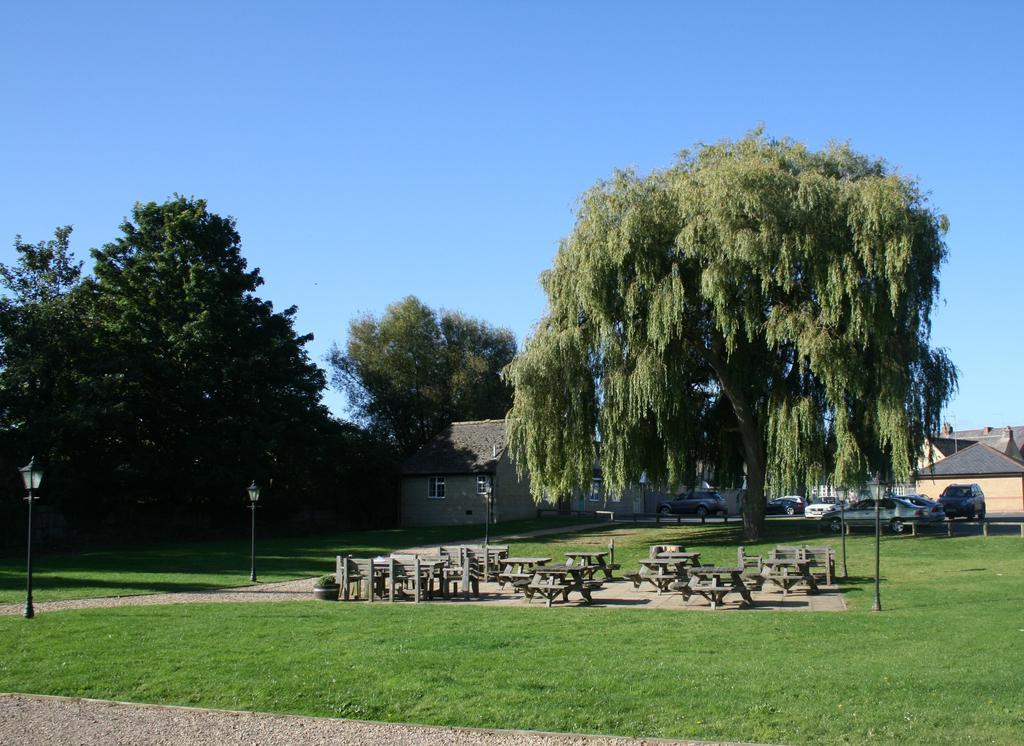 Queens Head Inn Nassington المظهر الخارجي الصورة