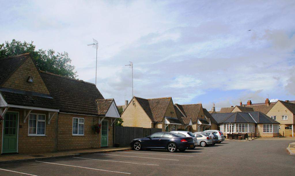 Queens Head Inn Nassington وسائل الراحة الصورة